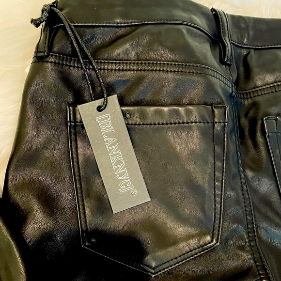 NWT (24) BLANKNYC 7/8 Varick flare cropped Pleather faux vegan snap close black - Picture 2 of 13